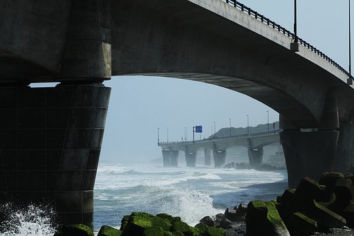 うねる海
