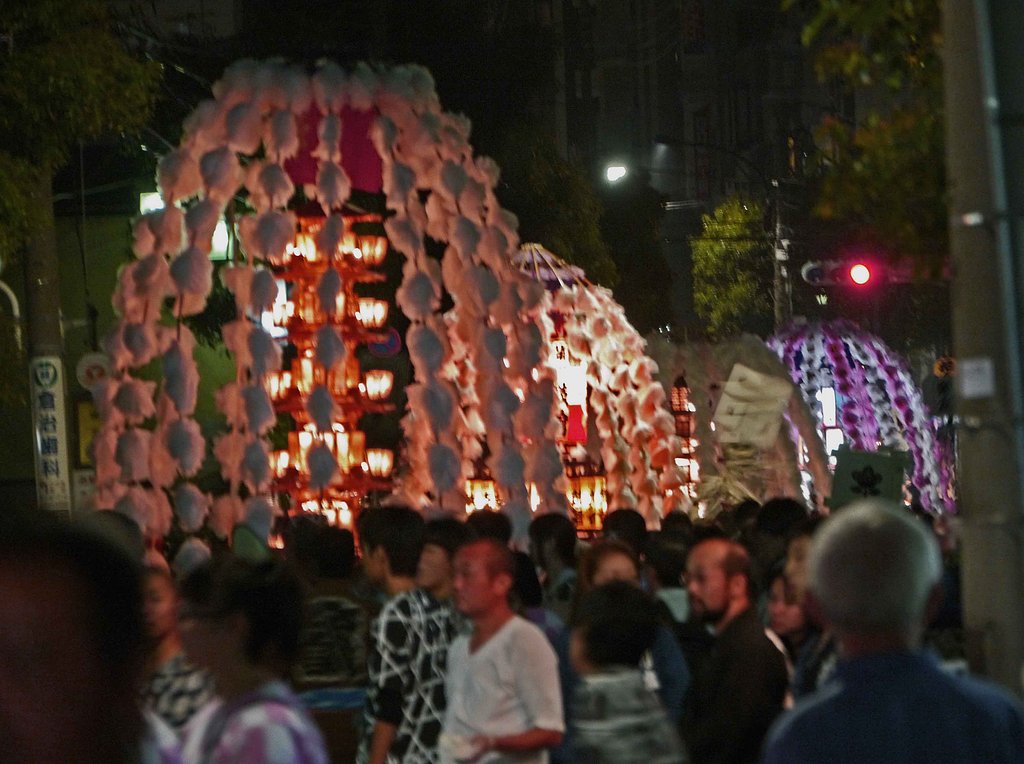　　《　祭　り　》・・・（万灯行列）