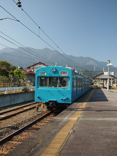 【空】色の電車