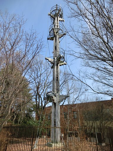 監視テレビカメラ塔