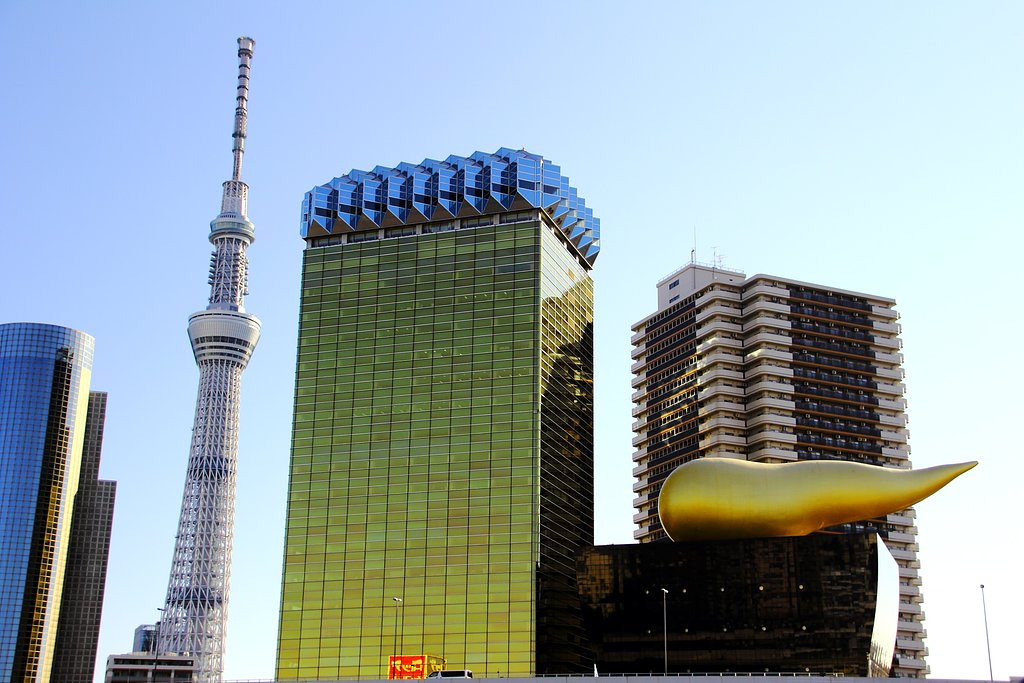 黄金に輝くビル