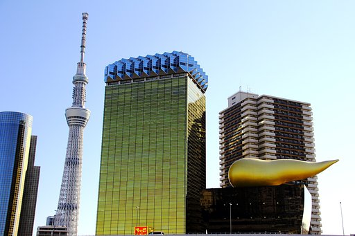 黄金に輝くビル