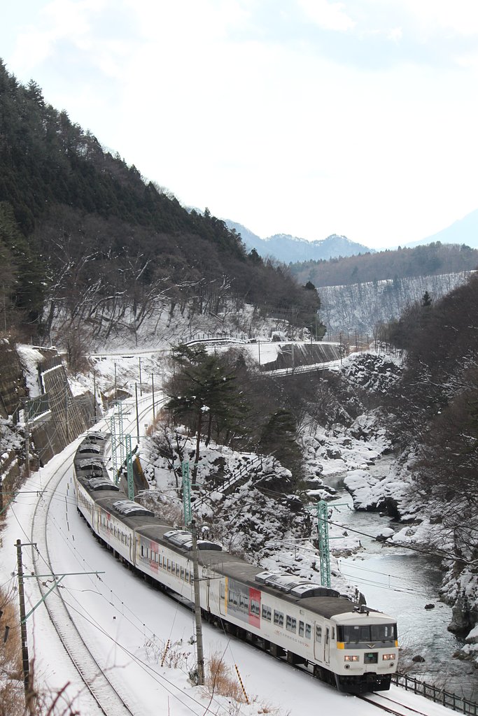 雪と特急水上