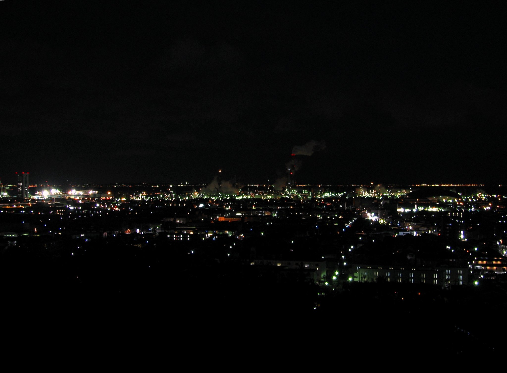 冬のコンビナートの夜景