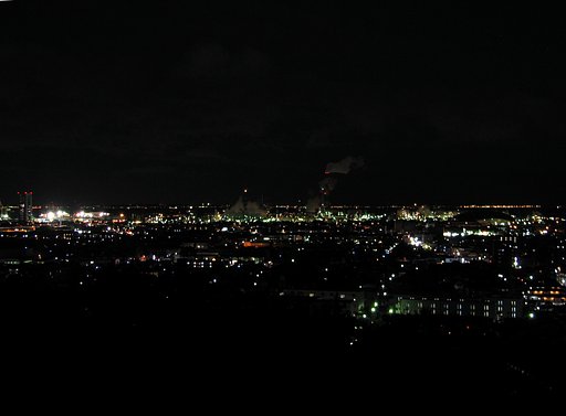 冬のコンビナートの夜景