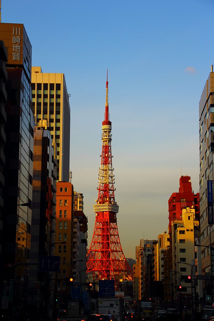 夕暮れ時の東京タワー