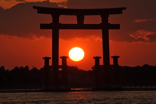 鳥居の夕日