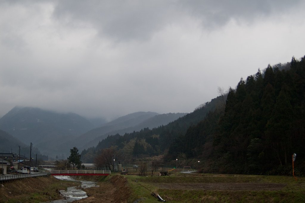 今朝の東の空は雨降りです。