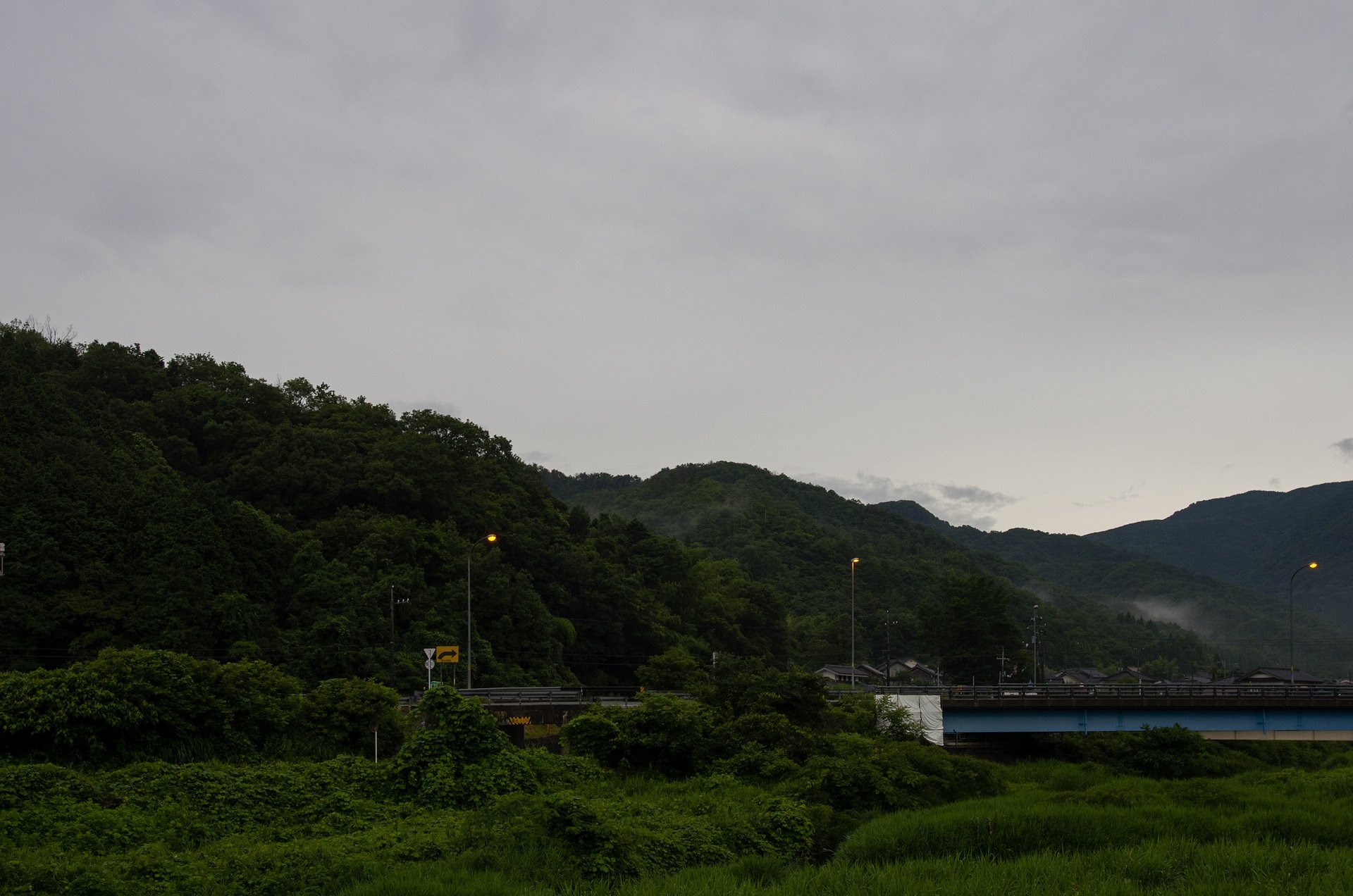 梅雨の雨がパラパラ。