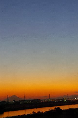 荒川土手から富士山