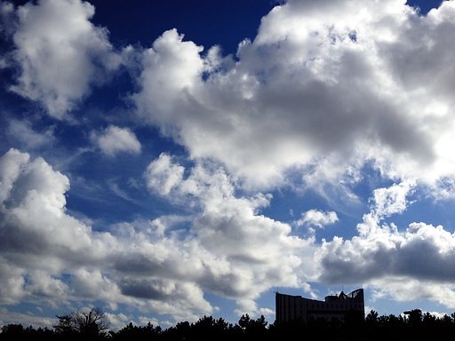 元気な雲たち