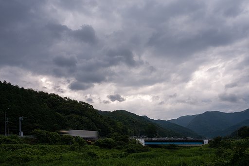 朝日の出の時間は雲が多く・・。