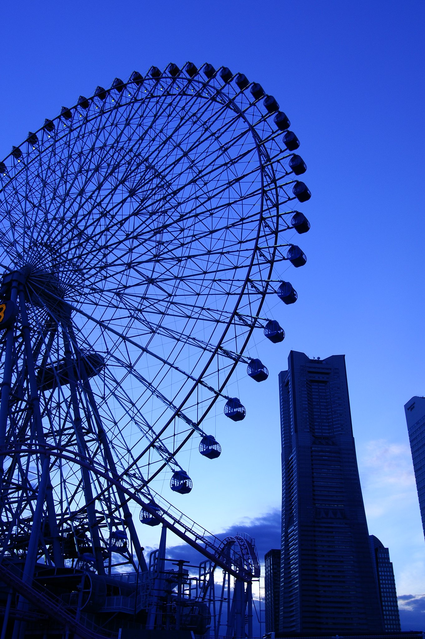 夕暮れの青