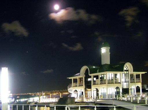 港