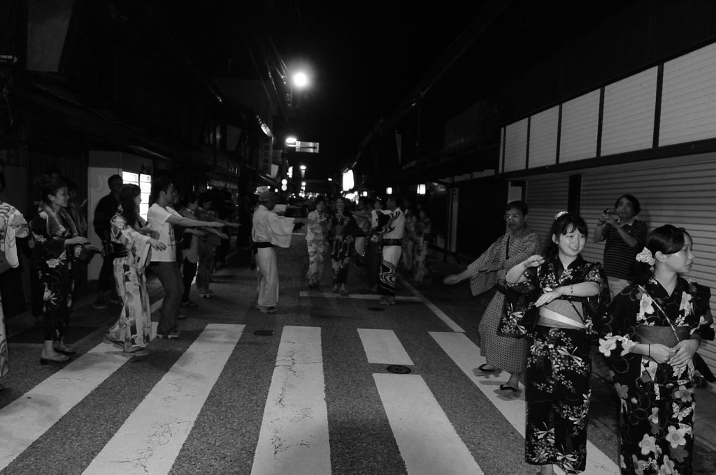 踊る【道】