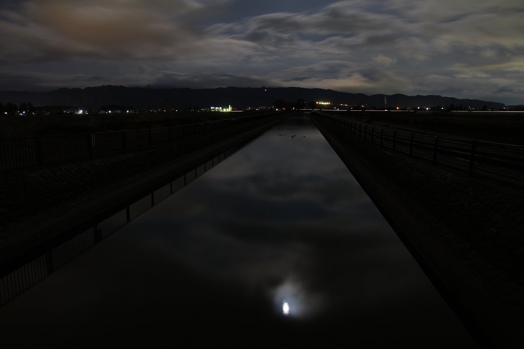月のとおり道
