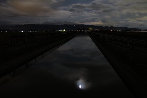月のとおり道