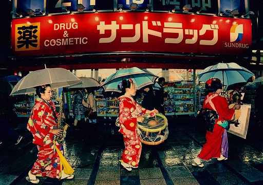 チンドンは【紅】が良く似合う