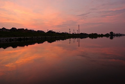 朱色の夜明け