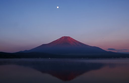 鎮座