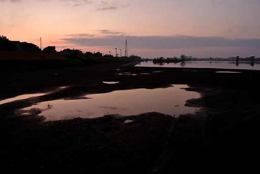 雨上がりの夜明け