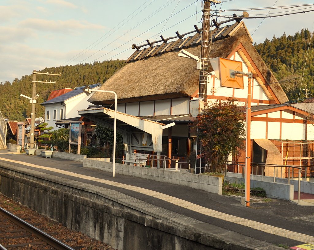 茅葺屋根駅舎
