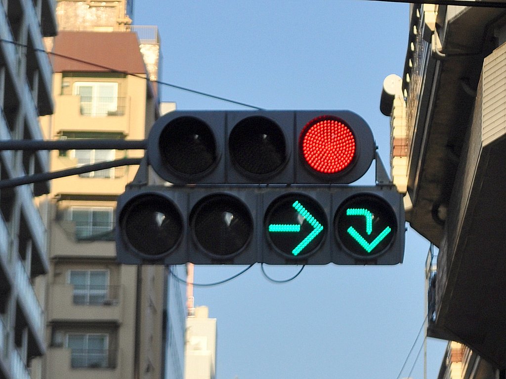 数少ない転回（Uターン）矢印信号