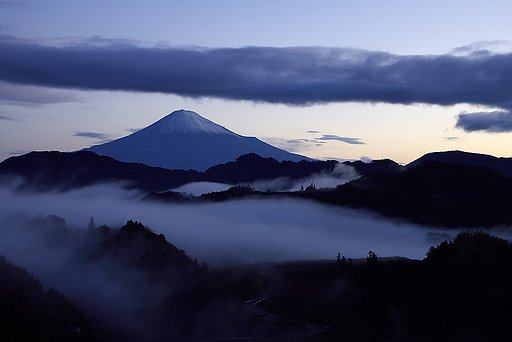 日の出前の富士