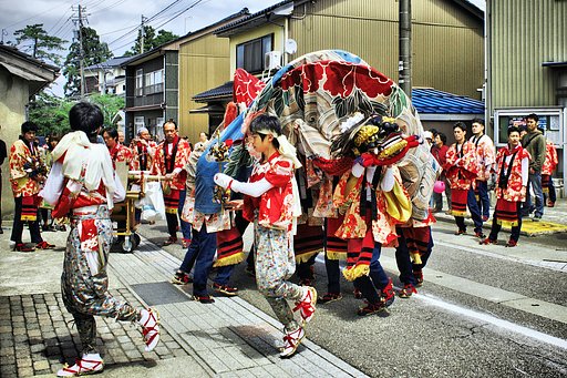 【質】　城端獅子舞