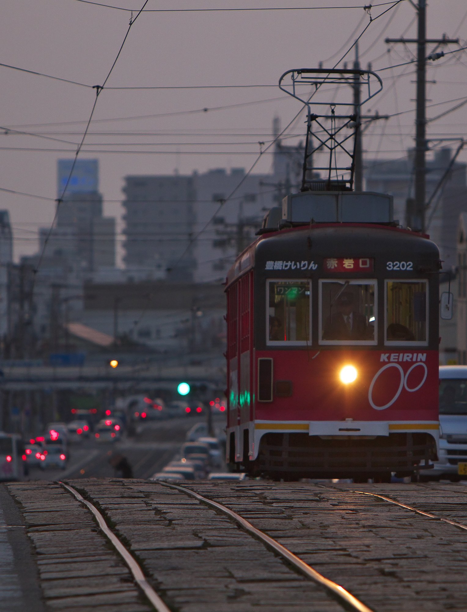 「逆光」路面電車
