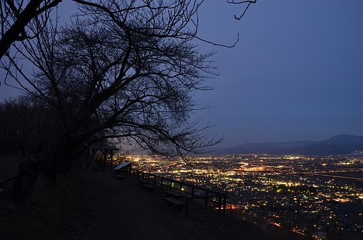夕闇の丘