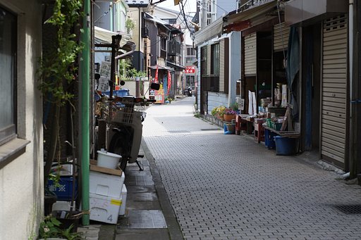 江の島の路地裏で・・・