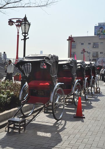 【縦撮り】人力車の駐車風景