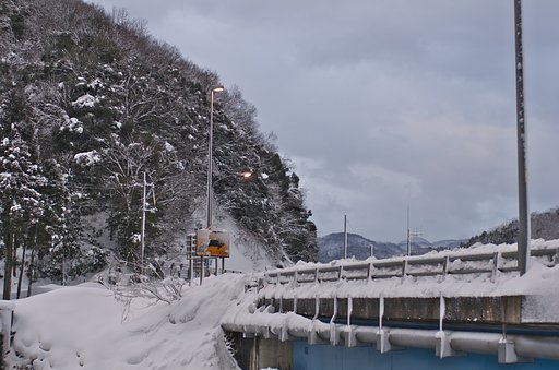 雪が止んだ朝のバス停ふきん