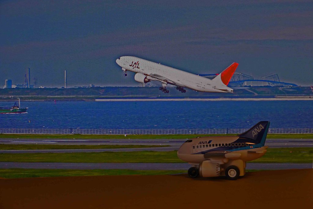 　　《　羽田空港で　》