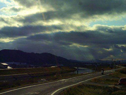不気味な【空】