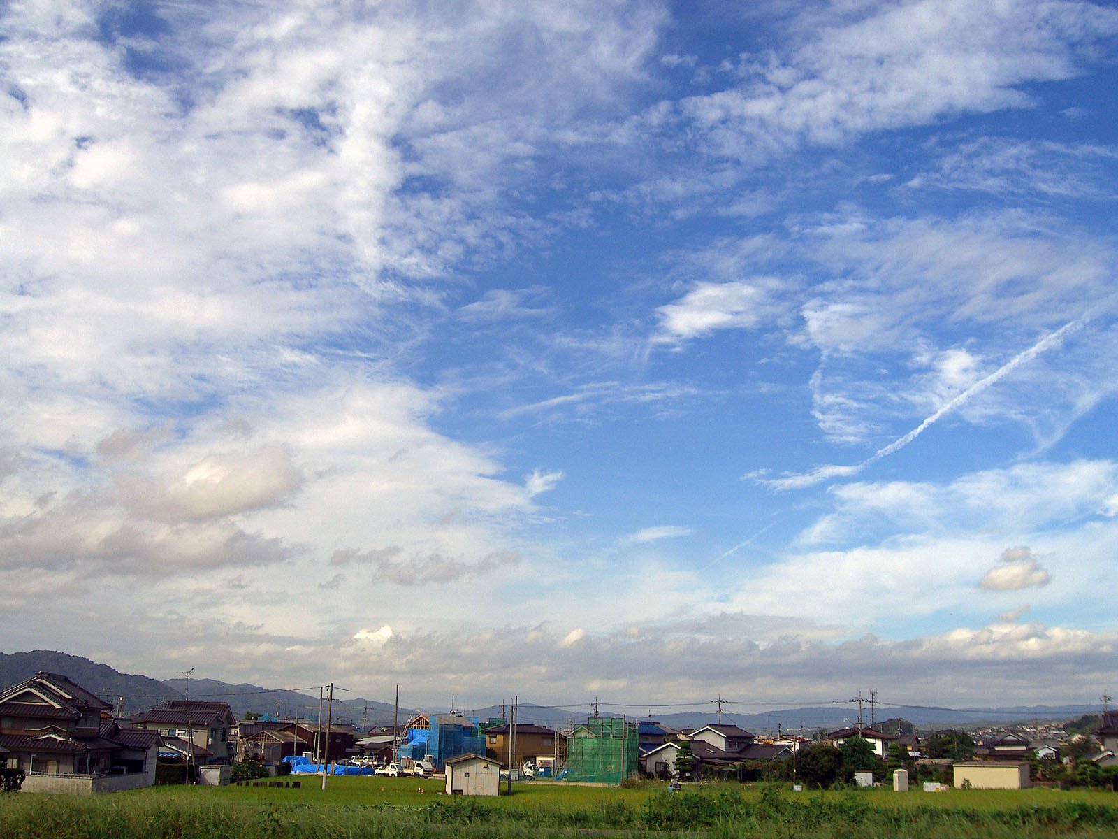 雨の予感なしの朝空