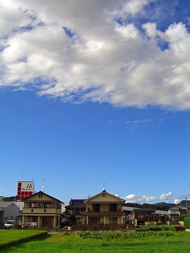 紺碧に白雲