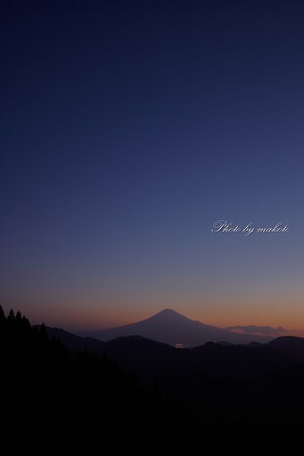 静かに夜が明ける