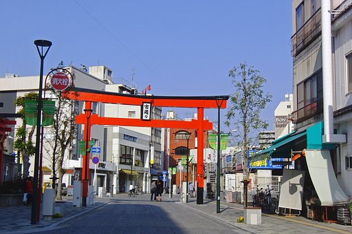 鳥居のある青空