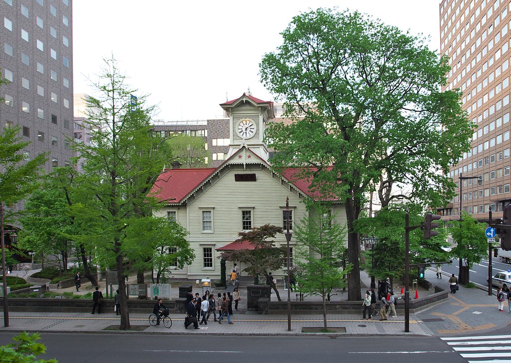時計台の周辺を含む