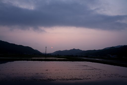 雲のある中での夕焼け。