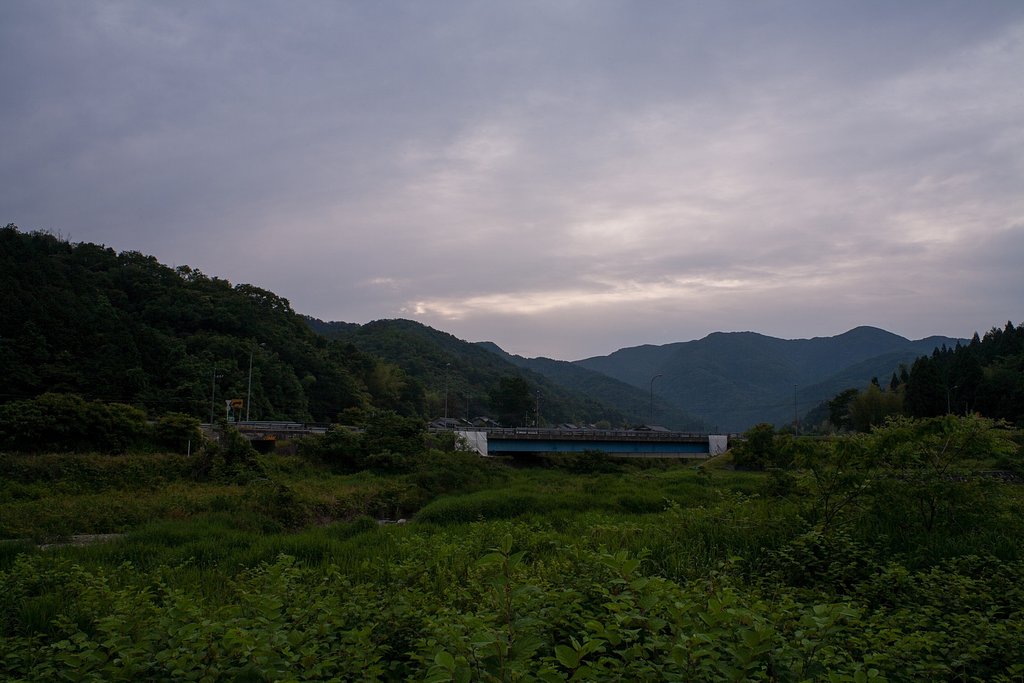 朝日の出の時間曇り空。
