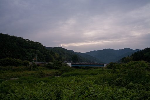 朝日の出の時間曇り空。