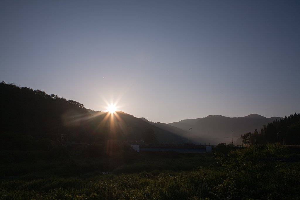快晴の朝日の出。