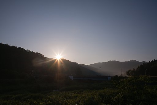 快晴の朝日の出。