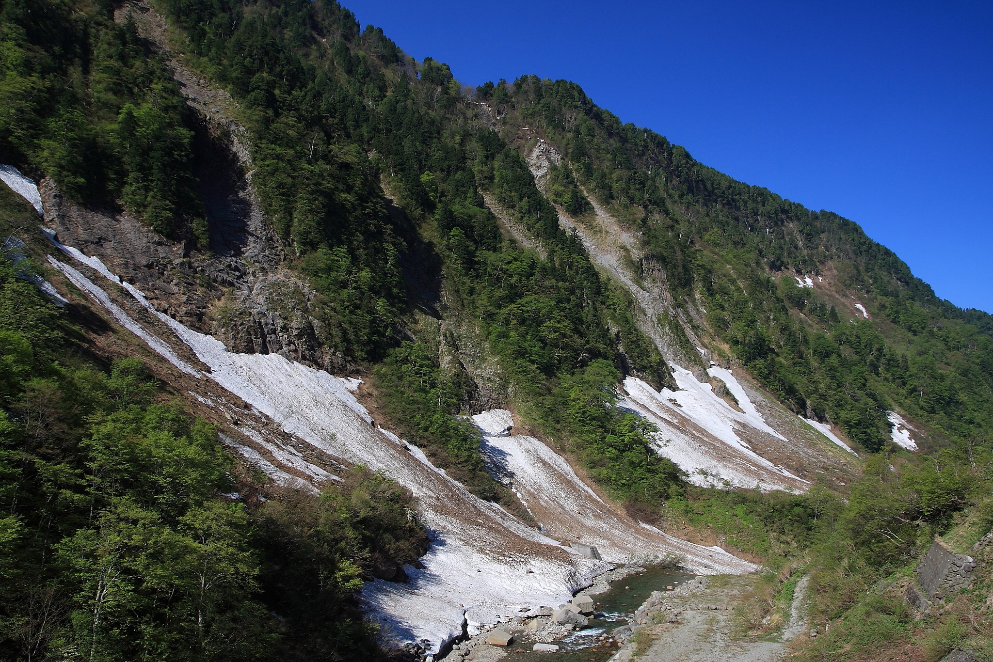 悪城の壁