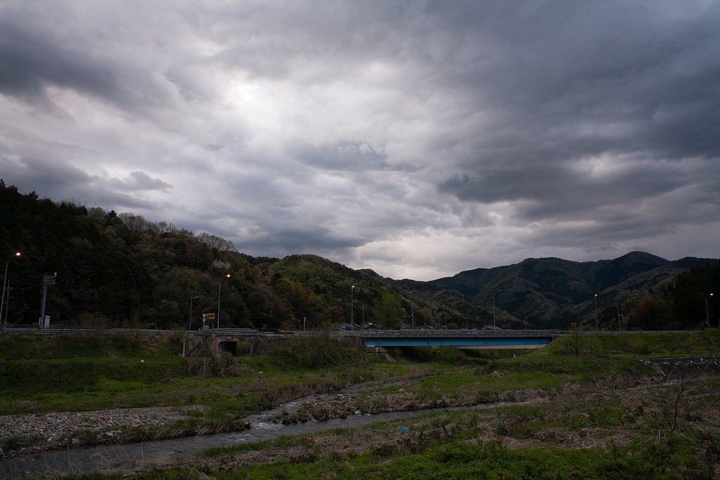 朝日の出の時間は不気味な雲が・・