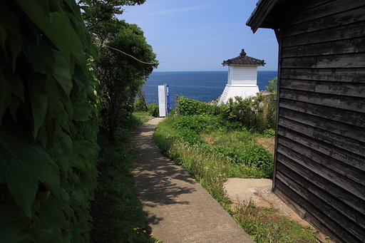 灯台の見える隘路