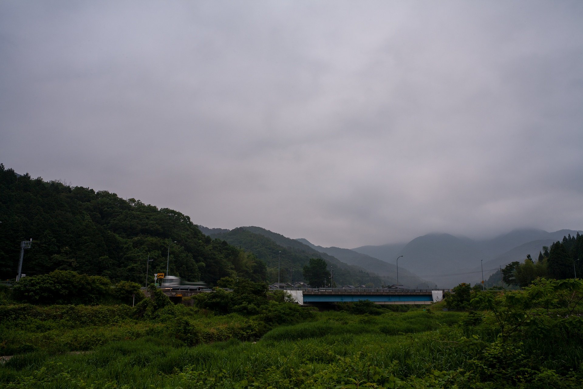 霧雨の様な北東の空。